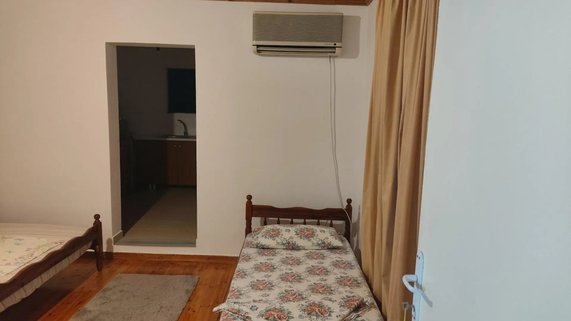 Relaxhouse Villa Himare 0*,  Albania